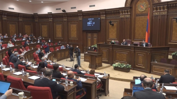 Կառավարությունը՝ 2 դեմքով․ «ժողովրդավարության բաստիոն» Հայաստանը վերածվում է հակաժողովրդավարական խառնարանի․ «Իրատես»